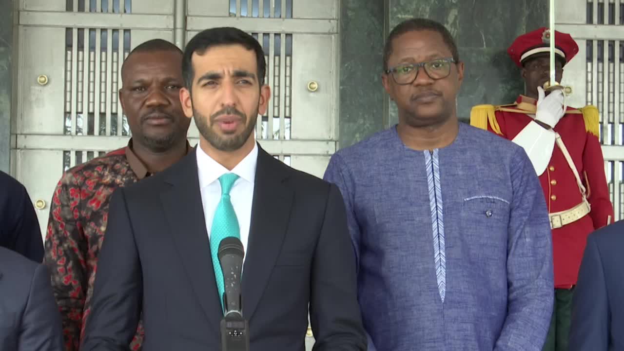 Audience du Président du Faso: Les Emirats arabes unis veulent renforcer leur coopération économique avec le Burkina Faso   Écoutons à ce propos, le ministre d’État auprès du m...