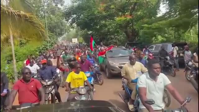 Burkina Faso: Bobo-Dioulasso dans l'effervescence cet après-midi.   Des populations sont sorties massivement pour manifester leur joie d'accueillir le chef de l'État, le Capitaine Ibrah...